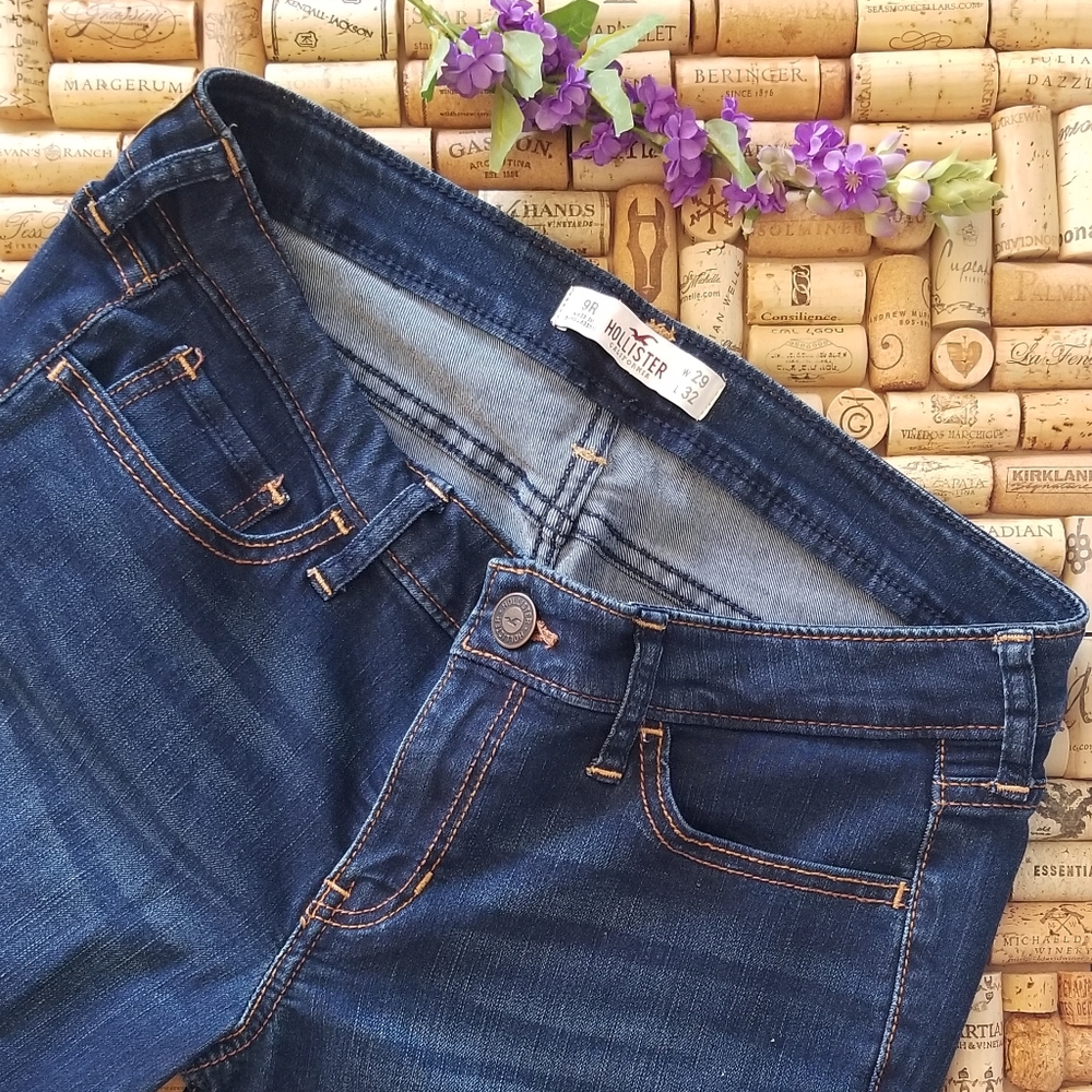 Hollister Dark Wash Size 9R/29 (Size 8)